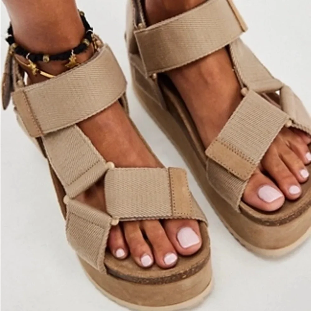 INTENTIONALLY BLANK Tan Platform Strap Sandals